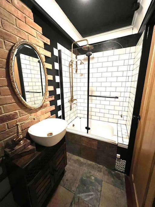 Apartment - Quirky Me1 Рочестер Экстерьер фото